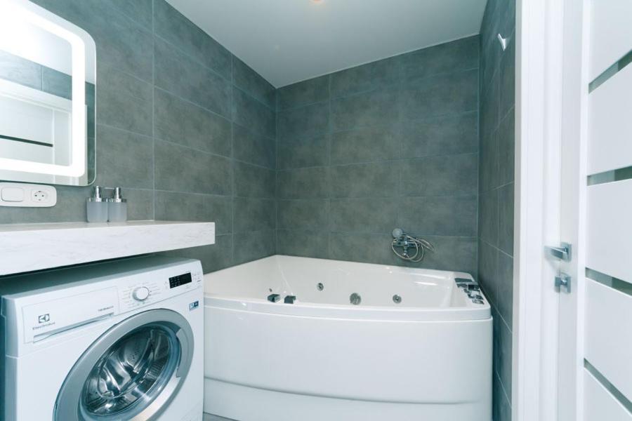 7 Вулиця Саксаганського Apartman Kijev Kültér fotó